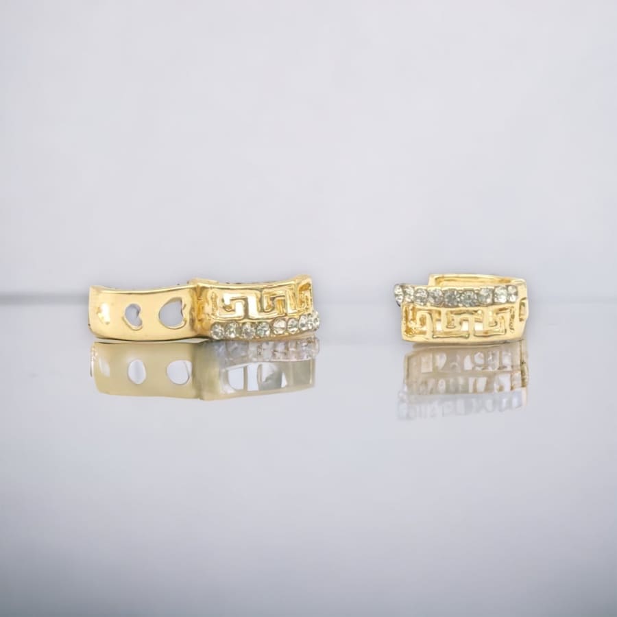 Clear stones huggies hoop earrings in 18k of gold plated