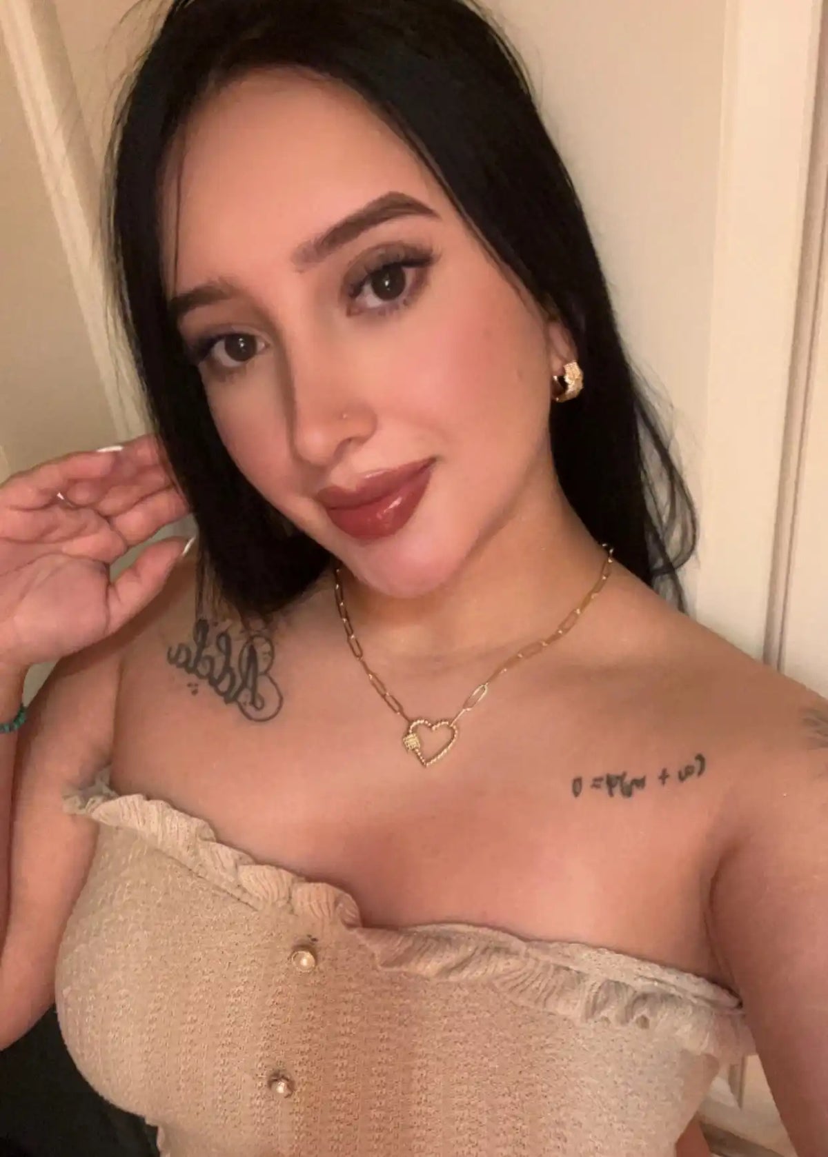 Woman wearing a heart necklace.
