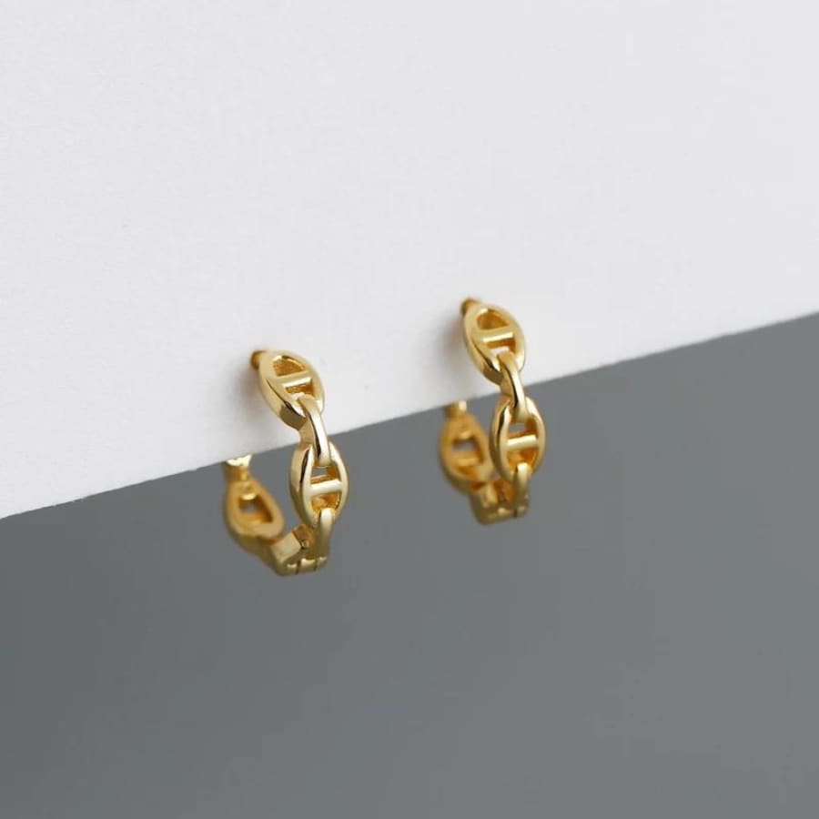 Chain link huggies in 18kt of gold plated hoops
