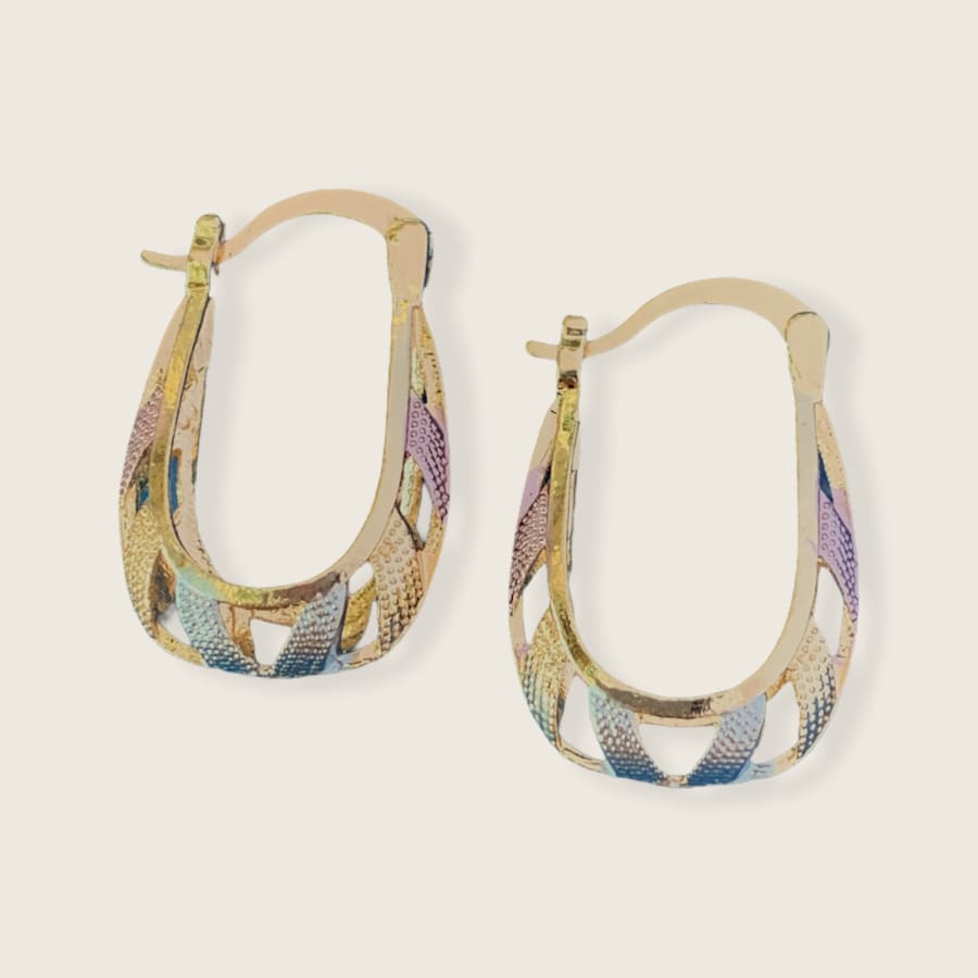 Sofia oval shape hoops earrings in 18k of gold plated