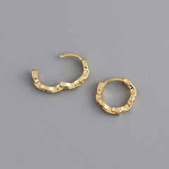Chain link huggies in 18kt of gold plated hoops earrings