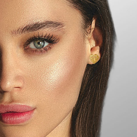 Multicolor hearts cz studs in 18k of gold layered