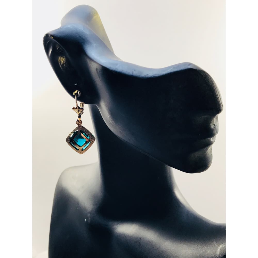 Rhombus shape 18kts gold plated earrings emeraldgreen earrings